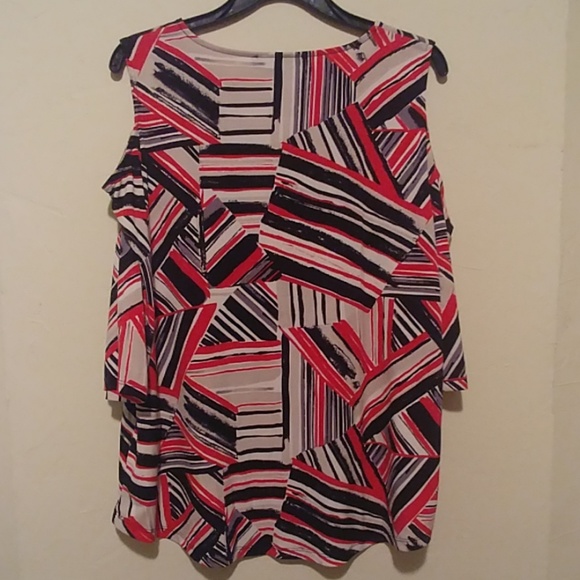 Cold shoulder print top - Picture 3 of 3